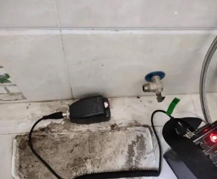 汉滨屋顶漏水维修公司分享下卫生间漏水的危害及解决方法